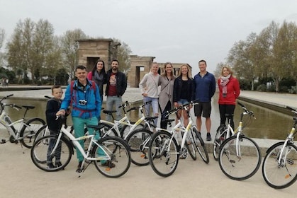 Recorrido turístico divertido en Madrid en bicicleta de 3 horas: Love Madri...
