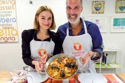 Clase de cocina española: paella, tapas y sangría en Madrid