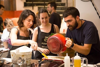 10 Experiencia en Clase de Cocina de Tapas en Madrid con Sangria