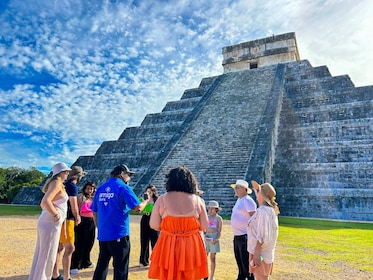 Visita a Chichén Itzá, Cenote, Almuerzo Buffet, Tequila y Valladolid