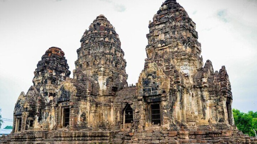 Lopburi Monkey Temple & Ayutthaya Old City Tour From Bangkok