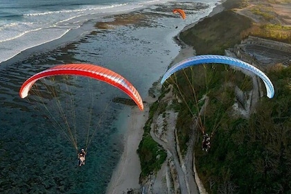 Experience Paragliding in Bali with Professional Instructor