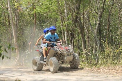 Tour de medio día por la selva de la Riviera Maya: cuatrimoto, tirolinas, n...